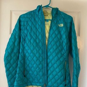 North Face womens ThermoBall Eco Hoodie Turquoise Size Small
